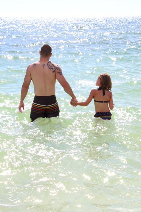 Daddy Daughter in beach